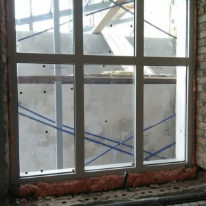 Противопожарное окно размерами 500×500 мм / серия FRM5124